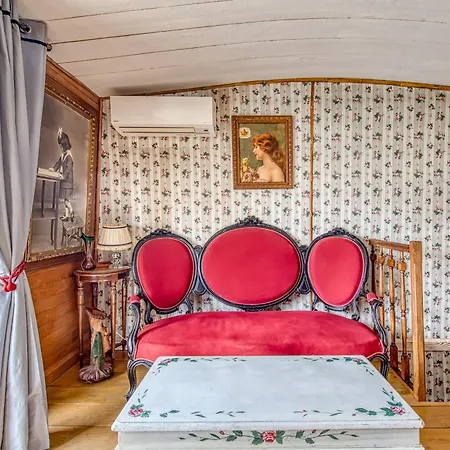 1900 Apartment