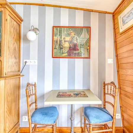 Apartment 1900 *