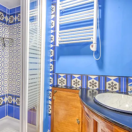 Apartment 1900 *