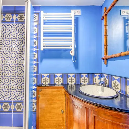 1900 Apartment *
